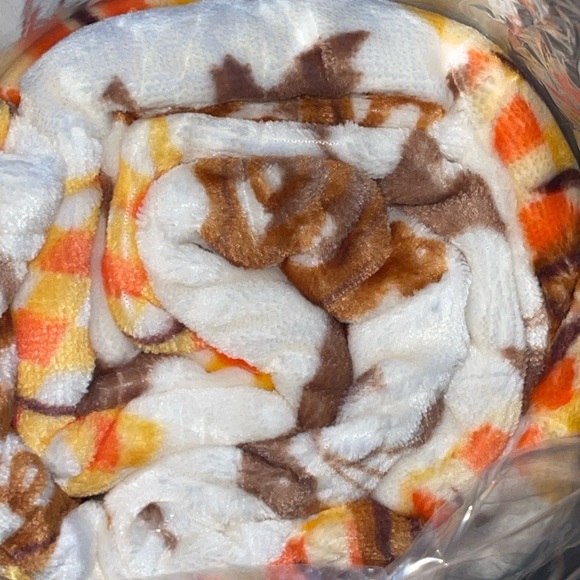 HAY & HARVEST Halloween & Harvest 60x80 Throw (Plaid Pumpkins) - Picture 7 of 7